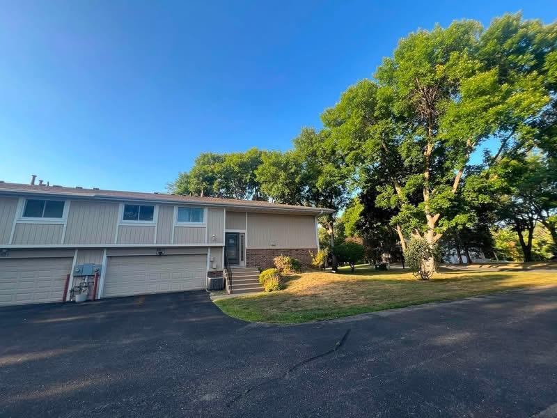 6623 Ives Lane N Property Photo 1