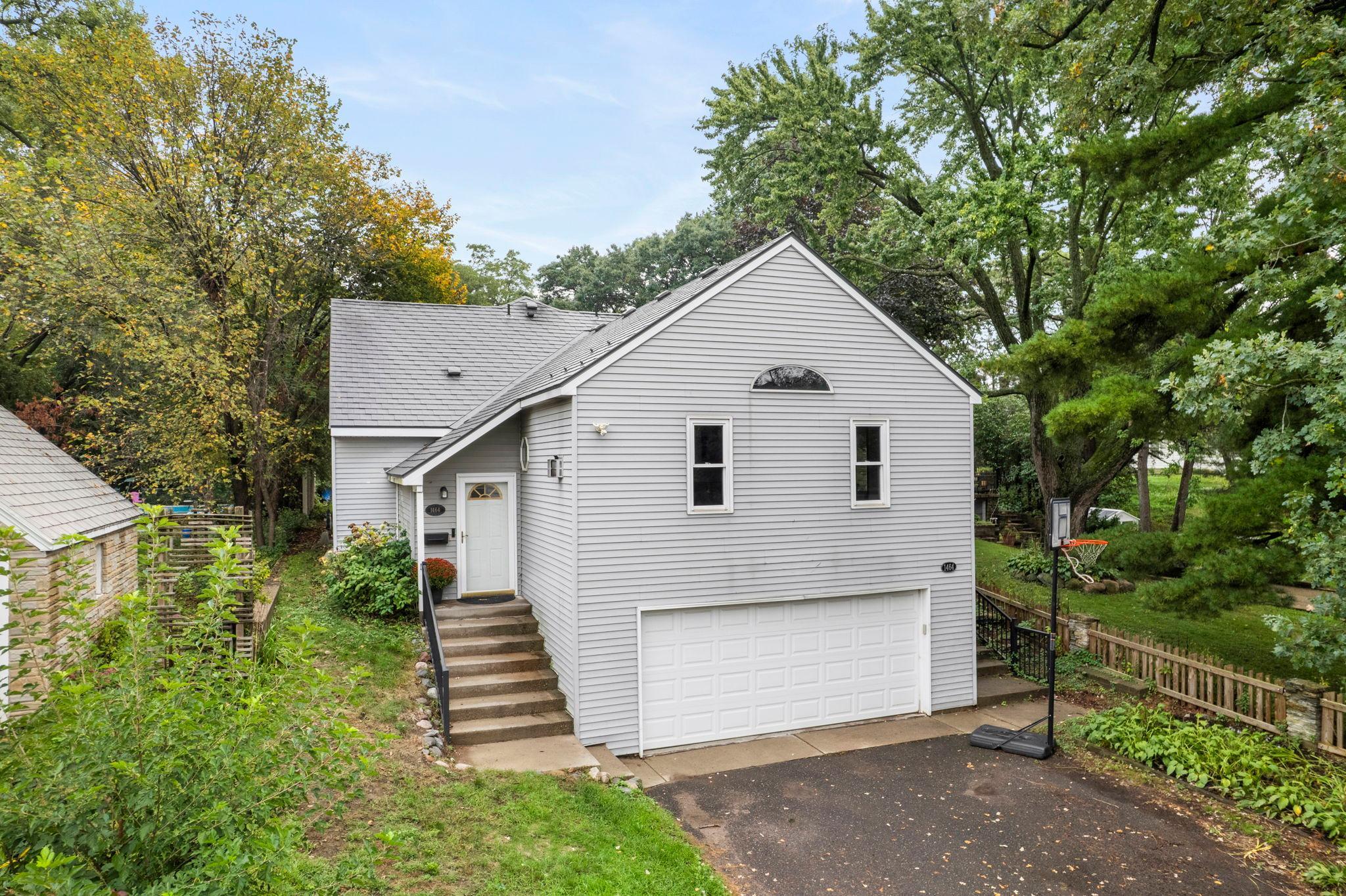 1464 Victoria Street N Property Photo 1