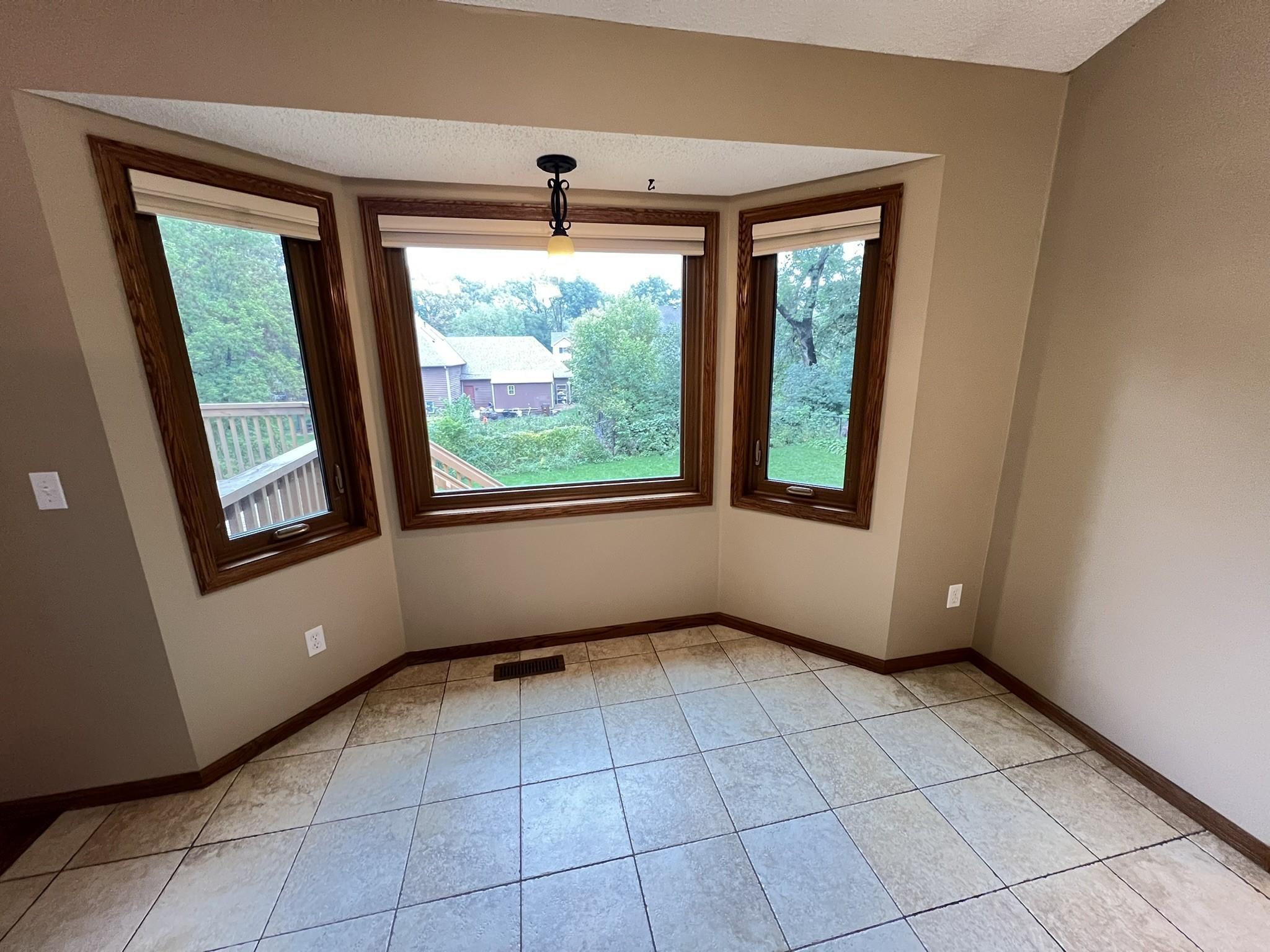 5366 S Park Drive Property Photo 7