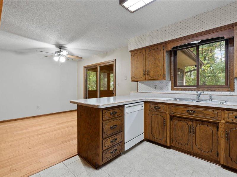 12863 Kingwood Drive Property Photo 6