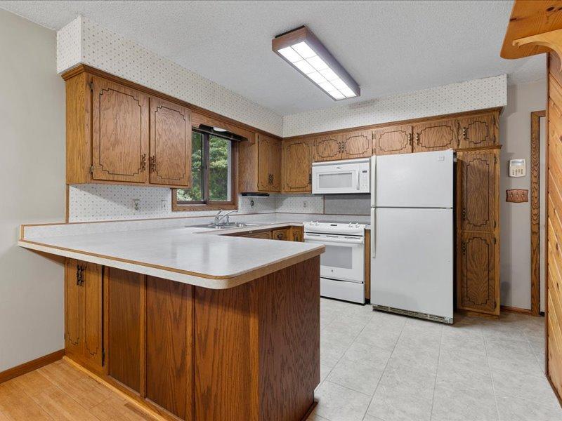 12863 Kingwood Drive Property Photo 8