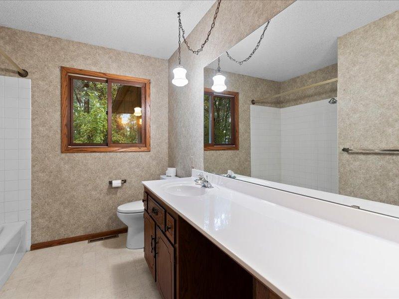 12863 Kingwood Drive Property Photo 14