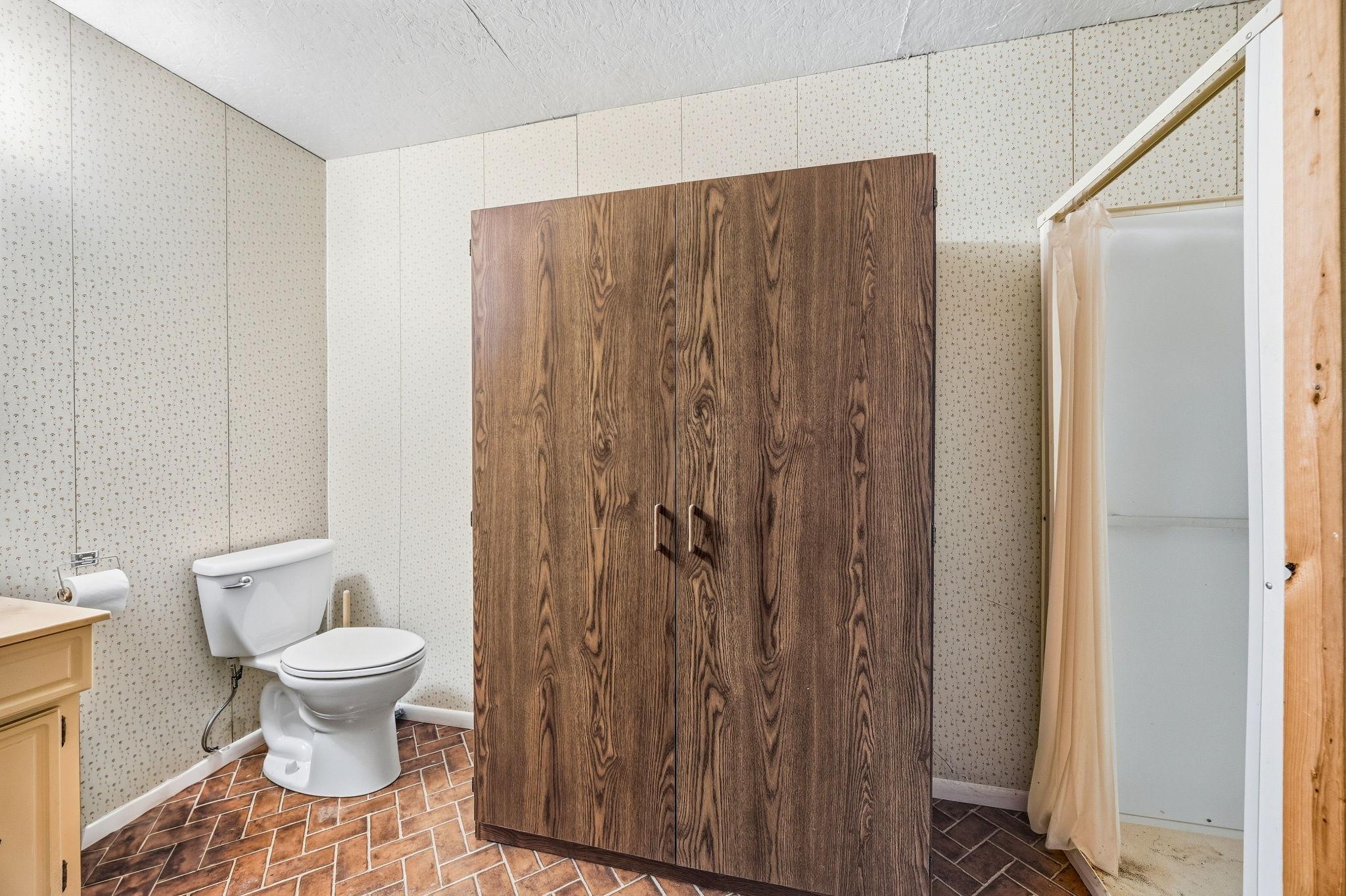 520 & 522 Highway 7 E Property Photo 9