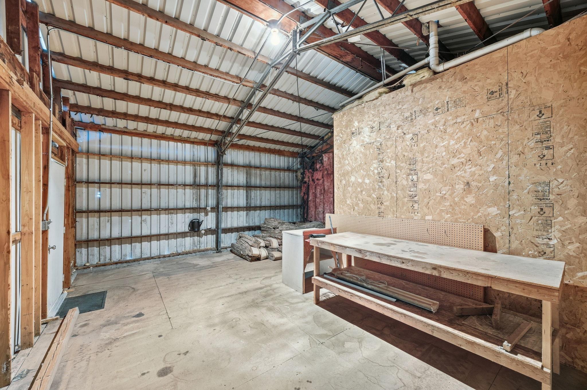 520 & 522 Highway 7 E Property Photo 10