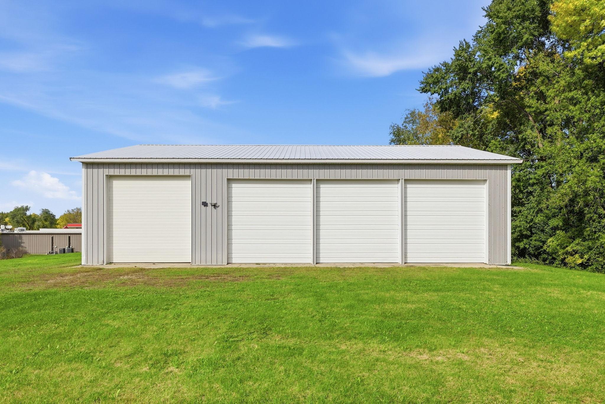 520 & 522 Highway 7 E Property Photo 12