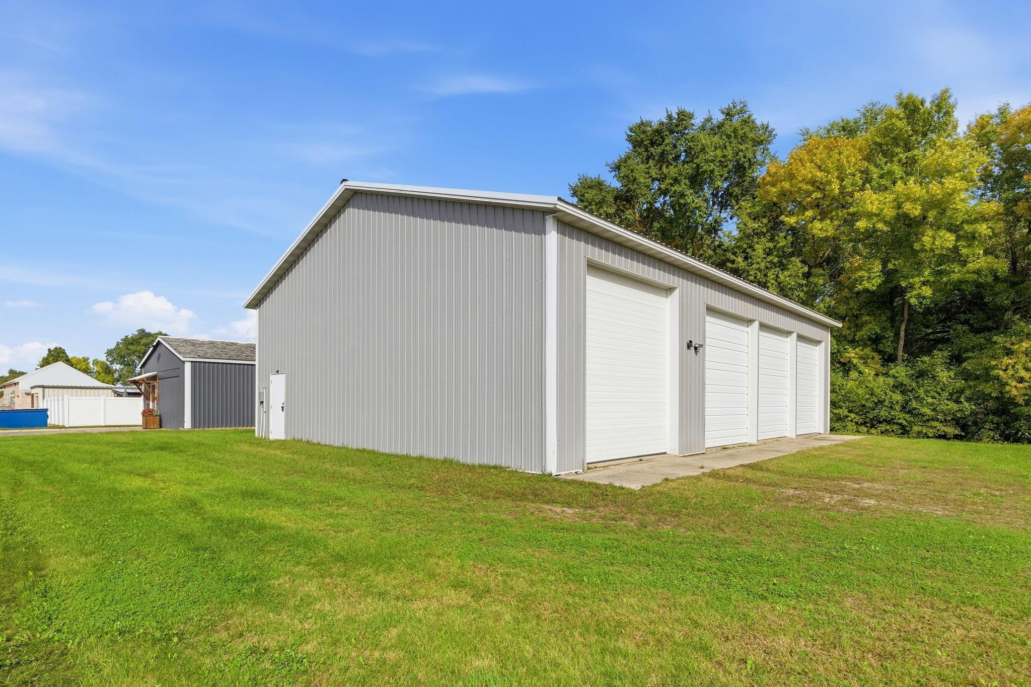 520 & 522 Highway 7 E Property Photo 13