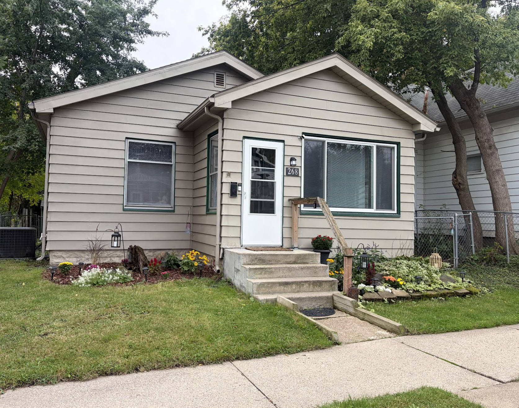 268 Sidney Street E Property Photo 1