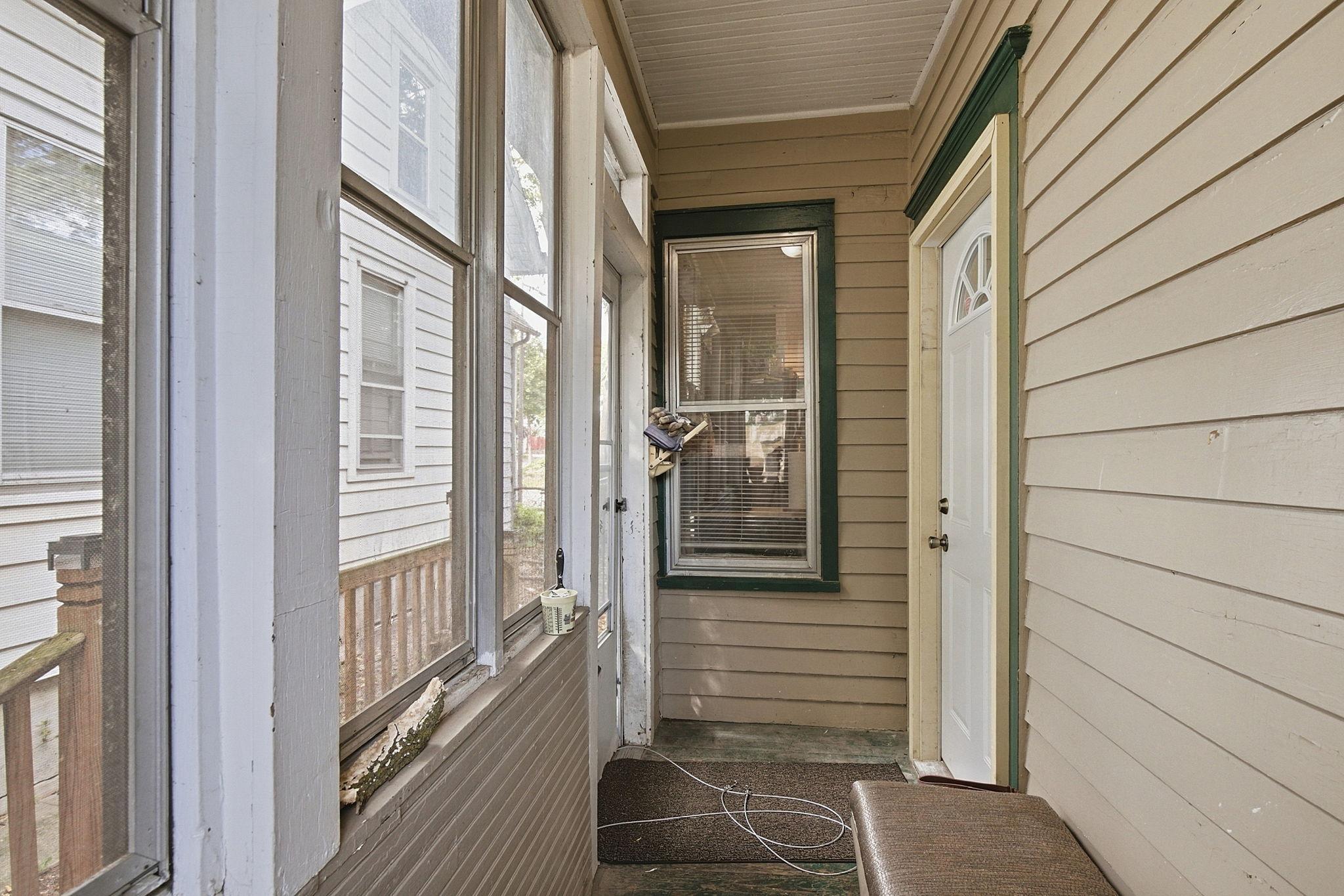 268 Sidney Street E Property Photo 3