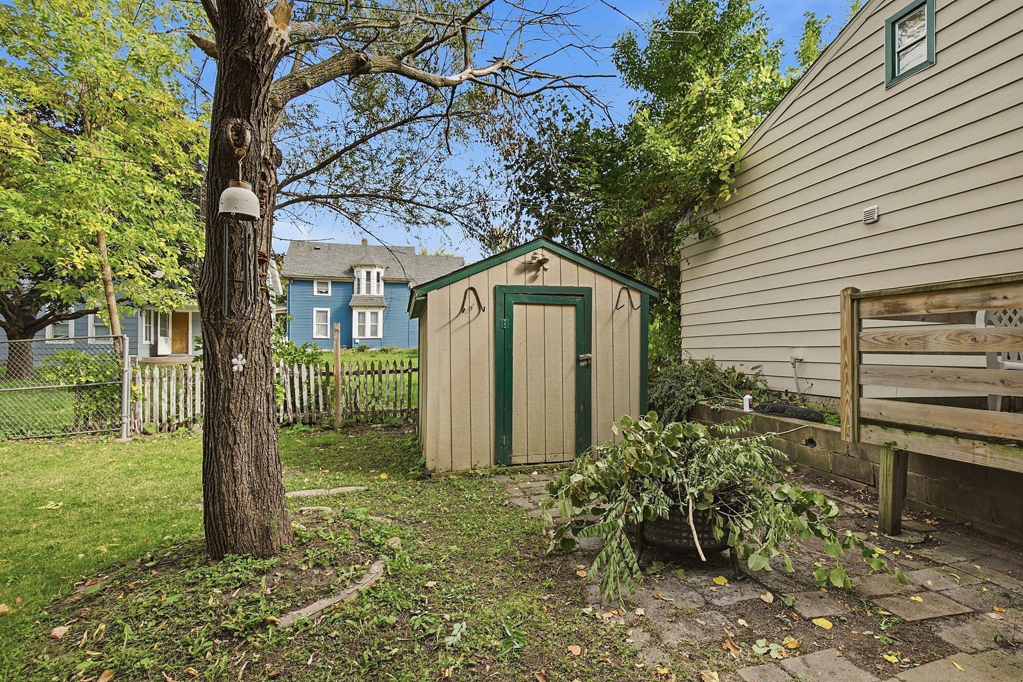 268 Sidney Street E Property Photo 16