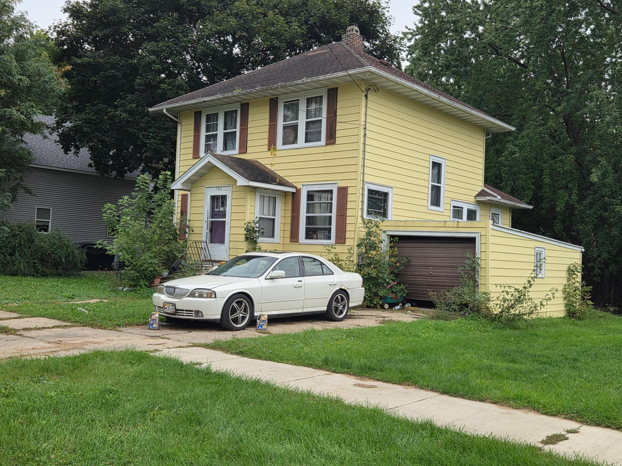 506 5th Street E Property Photo 1