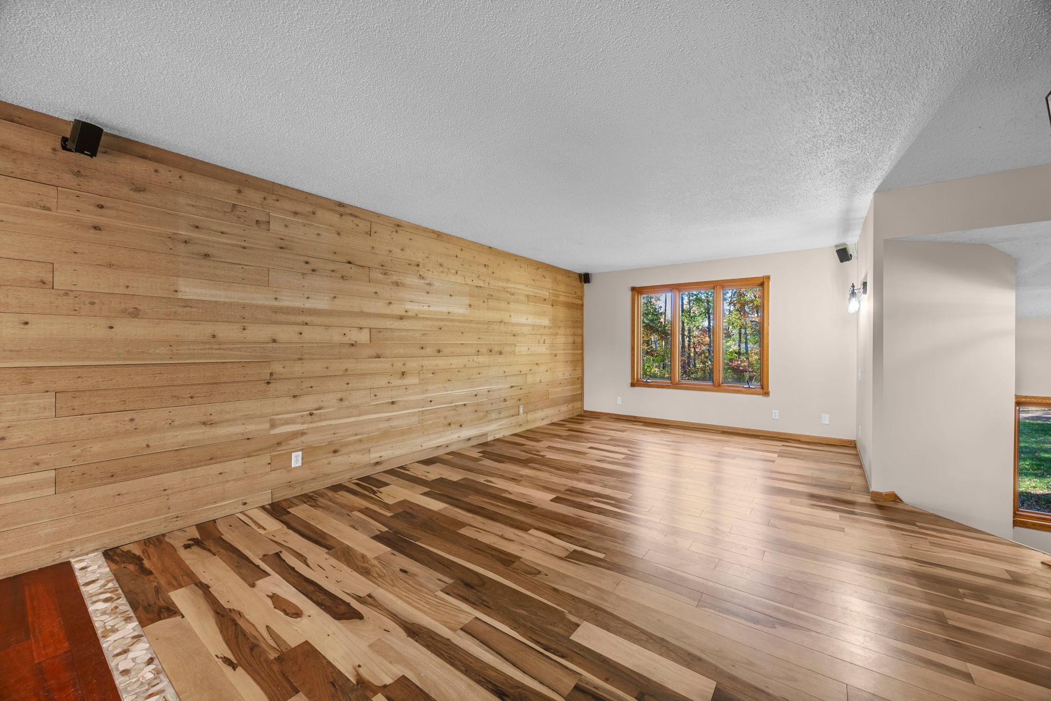 6943 350th Street Property Photo 5
