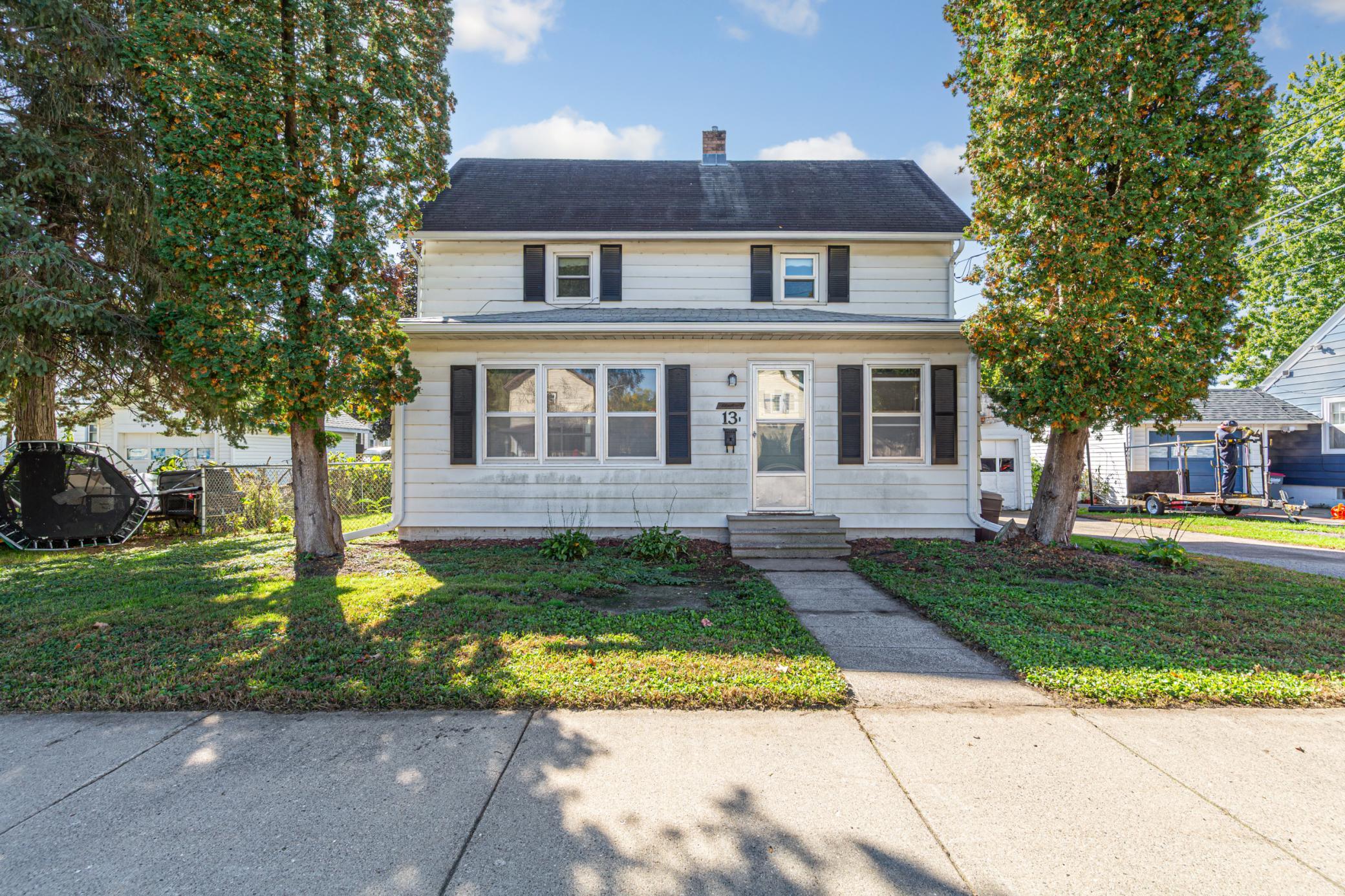 13 12th Street NW Property Photo 1