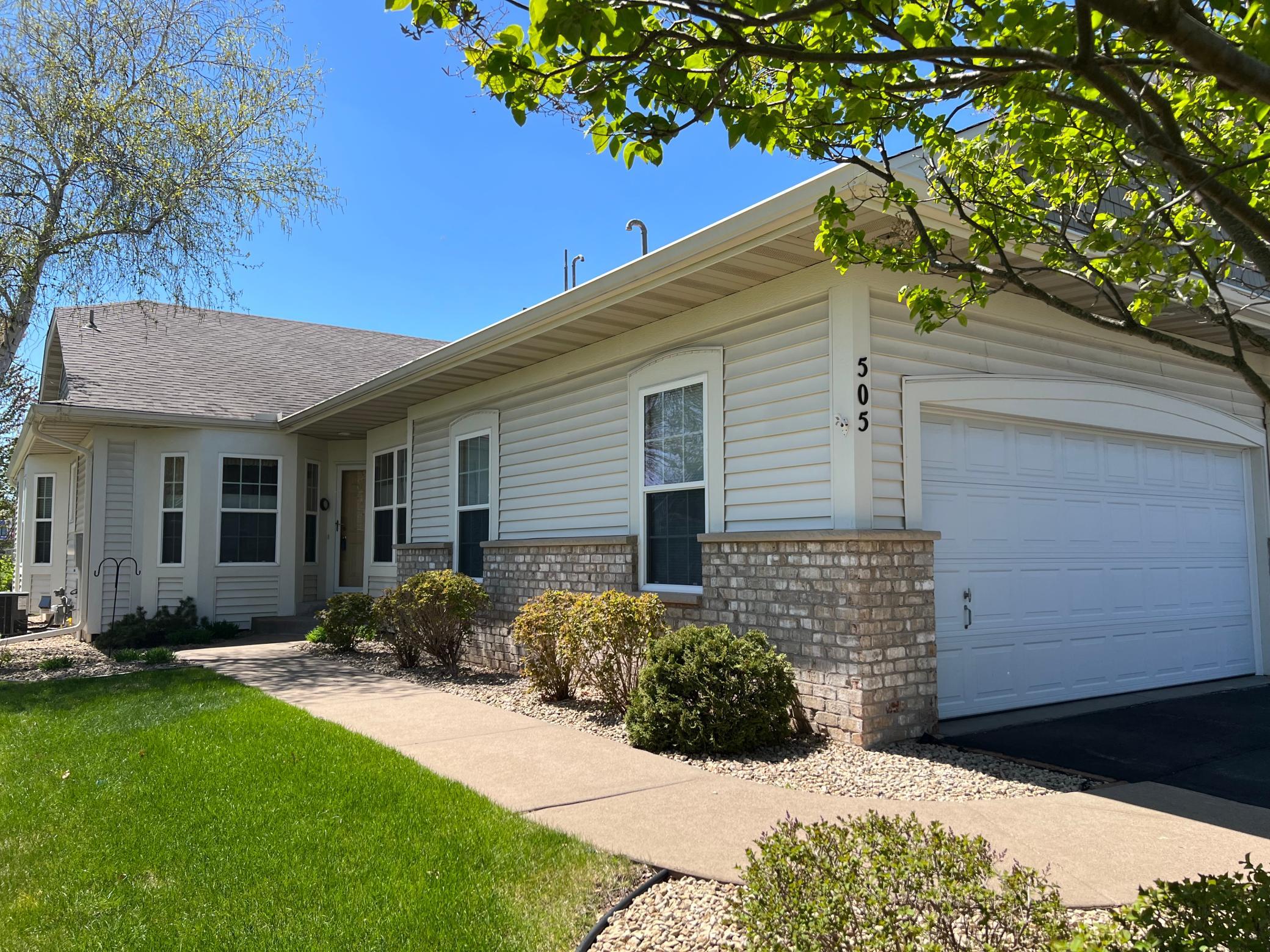 505 Holly Lane N Property Photo