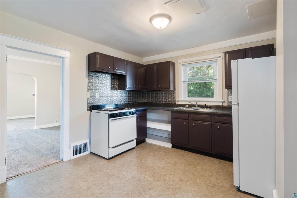1612 Baxter Avenue Property Photo 8