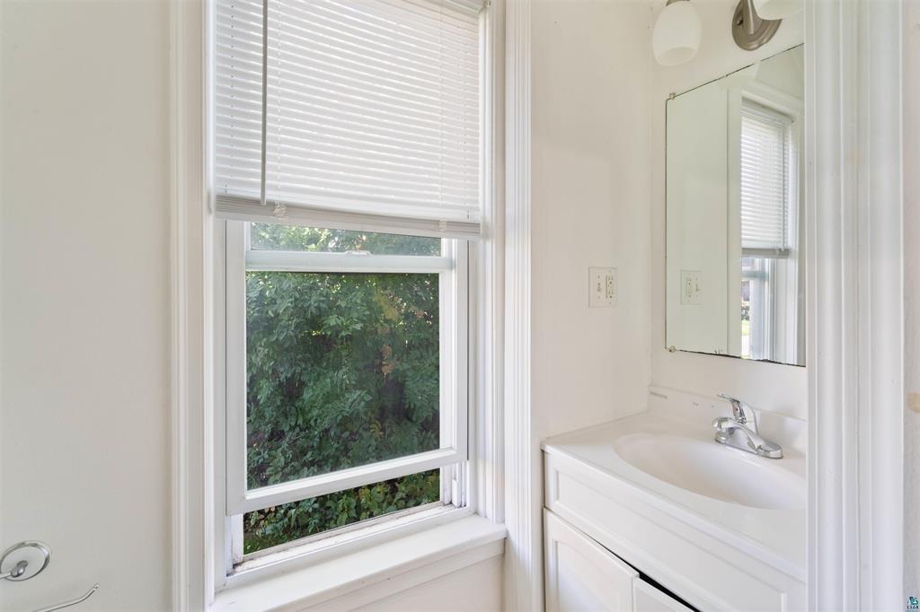 1612 Baxter Avenue Property Photo 9
