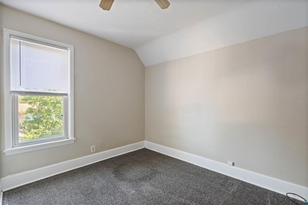 1612 Baxter Avenue Property Photo 12