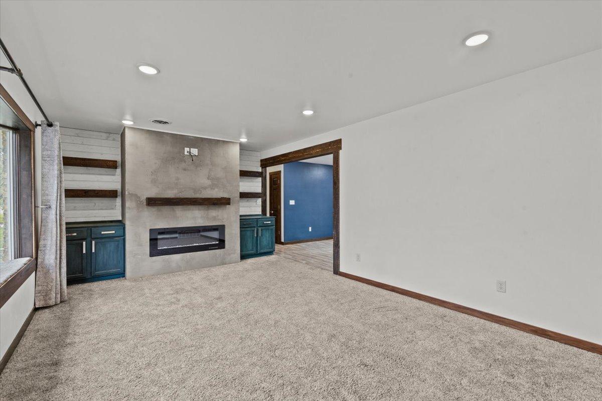 248 Wegener Drive Property Photo 8