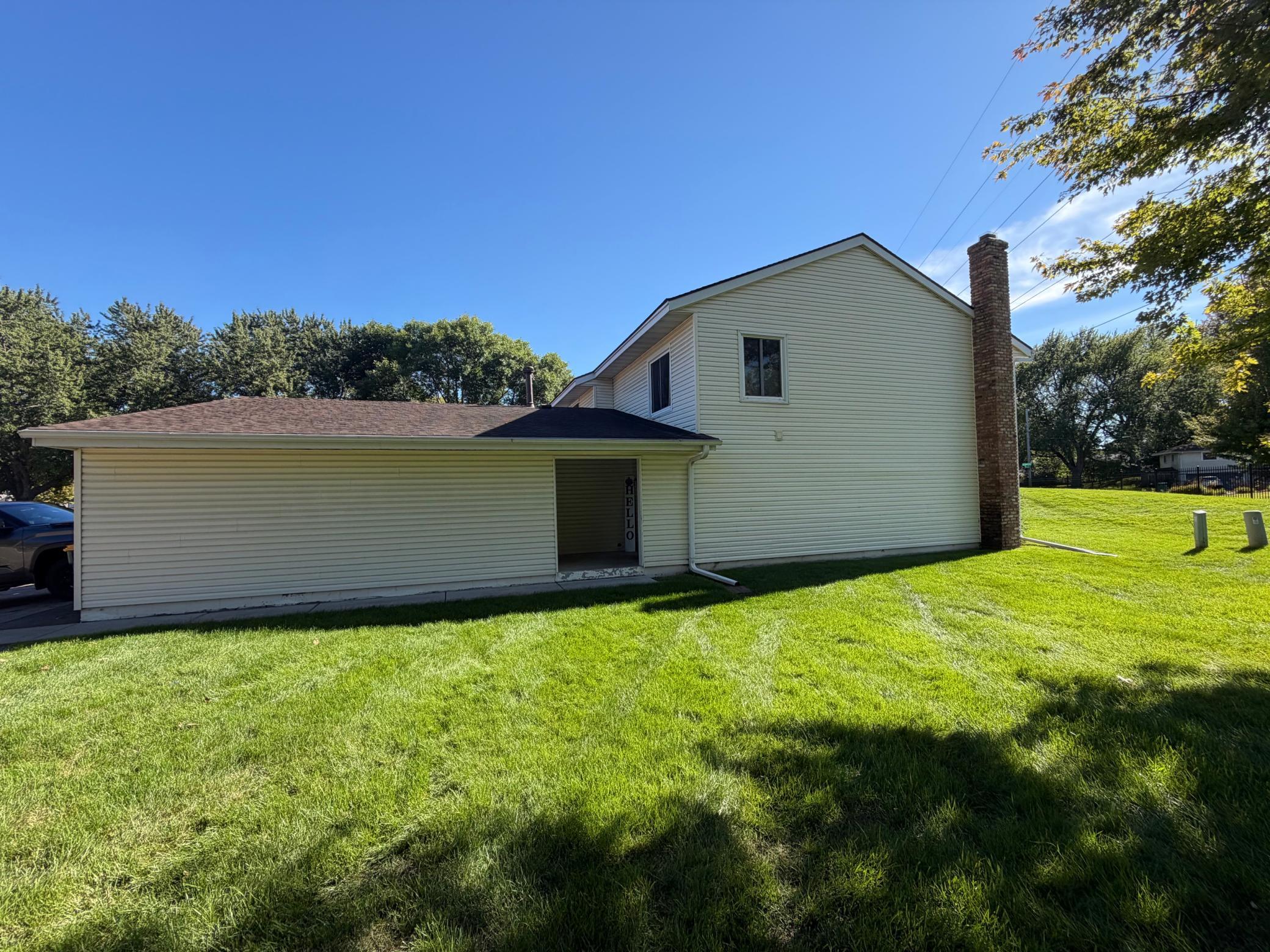 2933 69th Lane N Property Photo 3