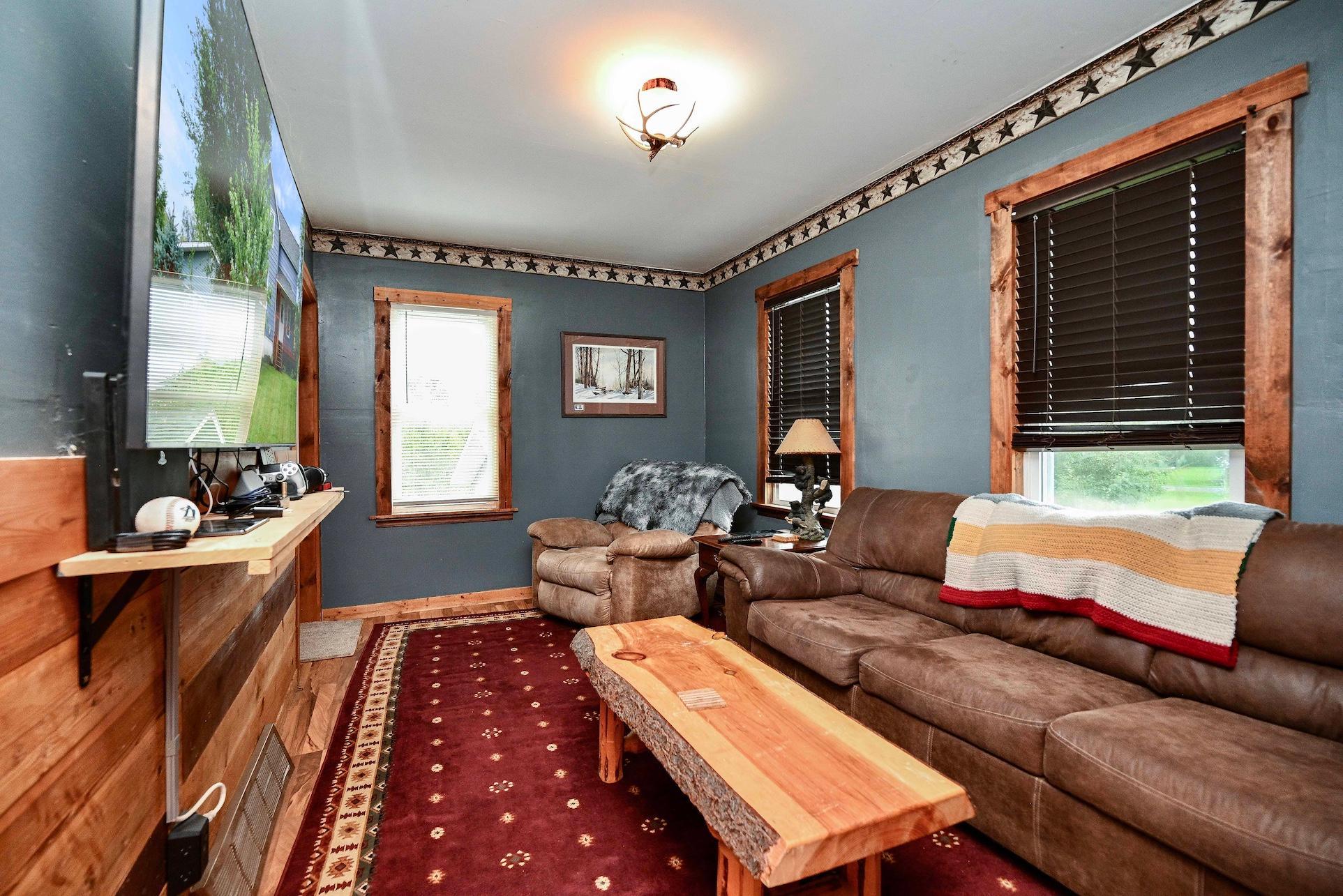 133 W 16th Street Property Photo 4
