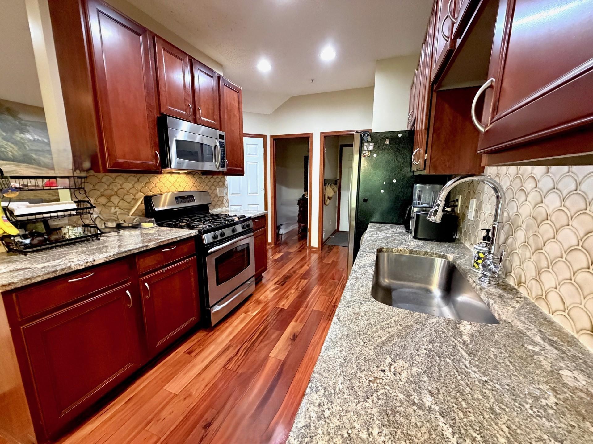 15535 Lilac Drive Property Photo 7