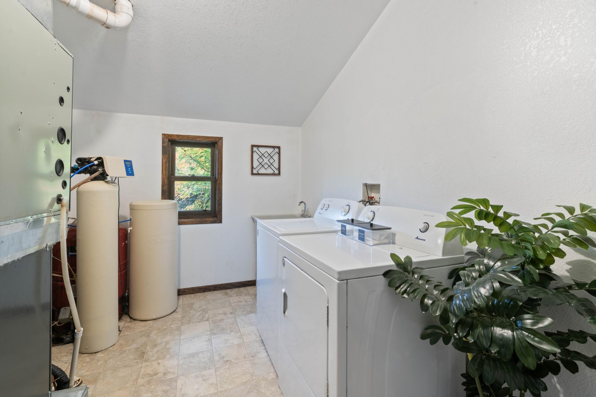 9821 Highway 2 Property Photo 19