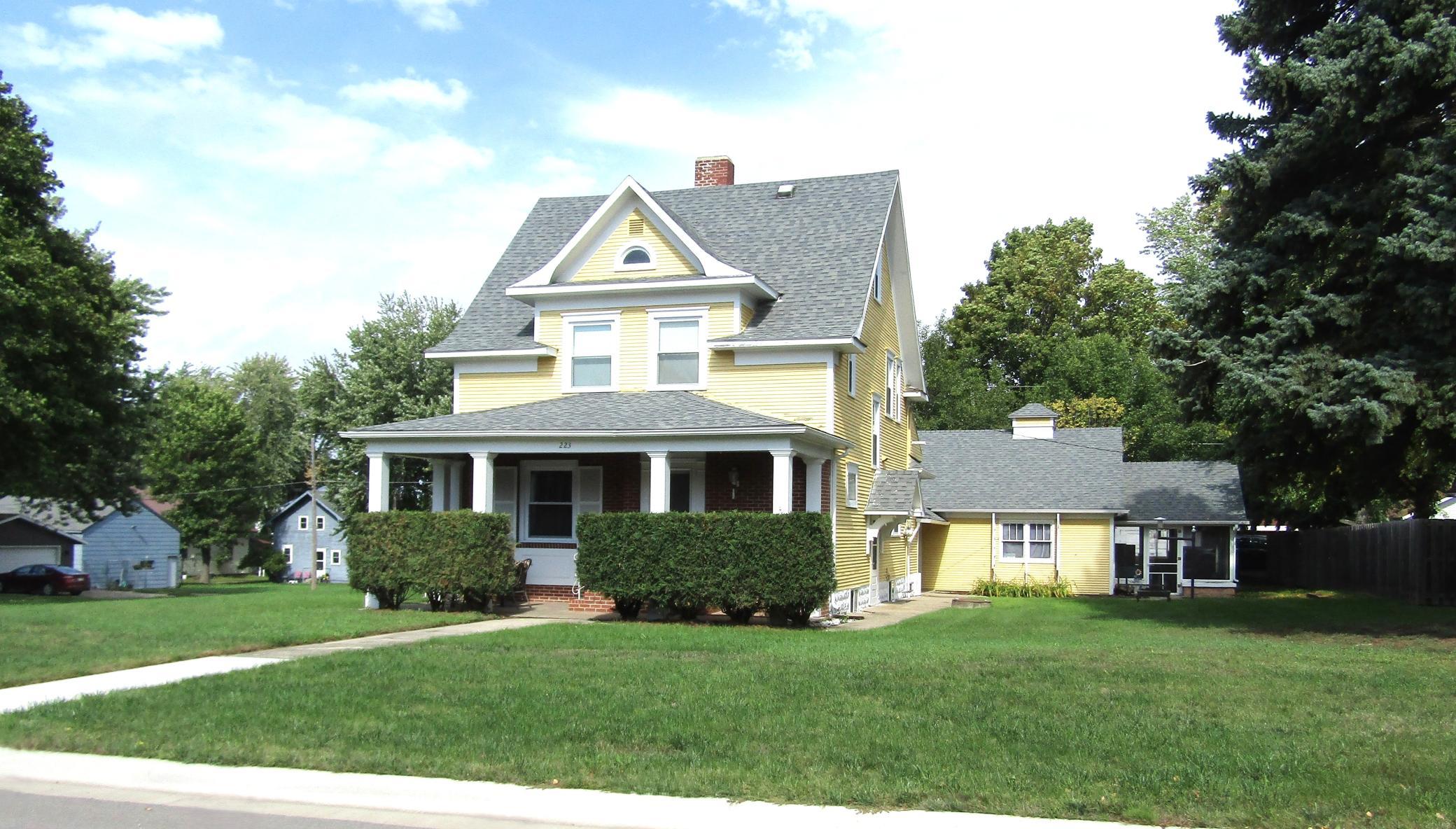 223 E Schlieman Avenue Property Photo 1
