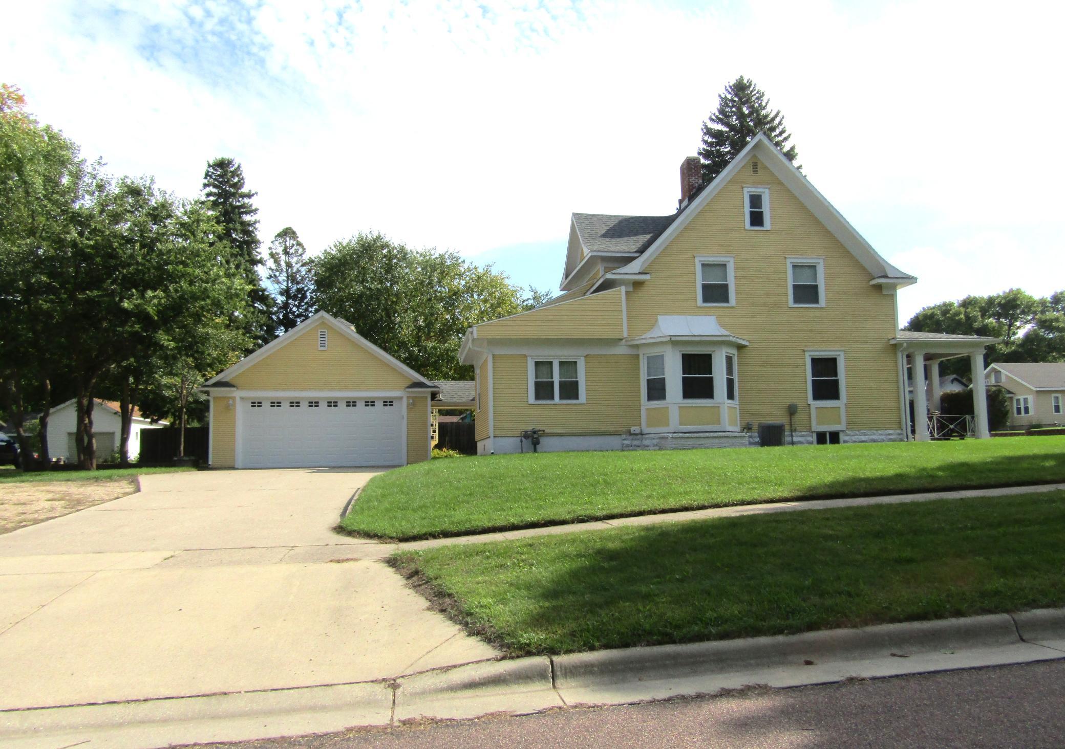 223 E Schlieman Avenue Property Photo 2