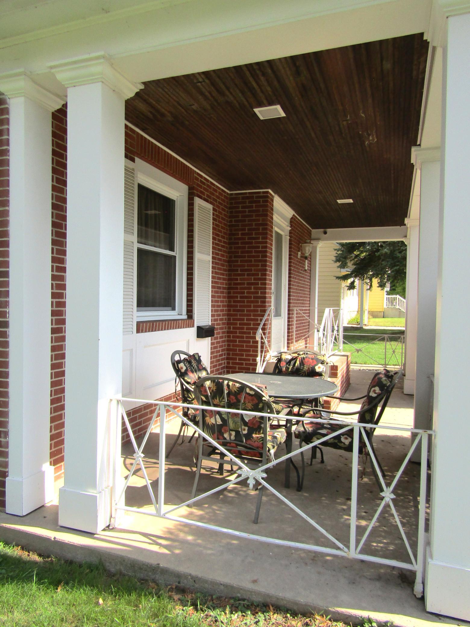 223 E Schlieman Avenue Property Photo 5