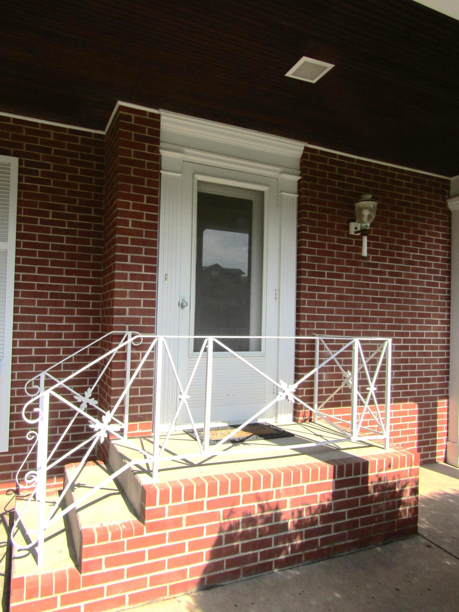 223 E Schlieman Avenue Property Photo 7
