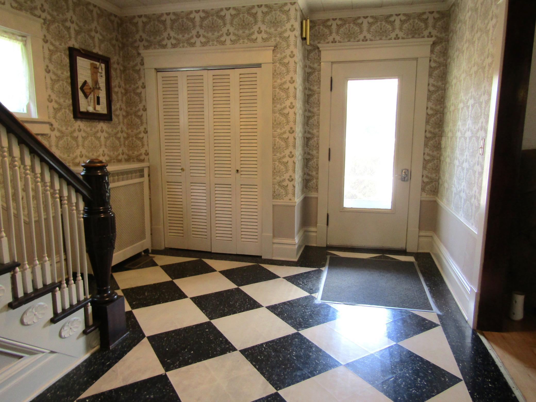 223 E Schlieman Avenue Property Photo 8
