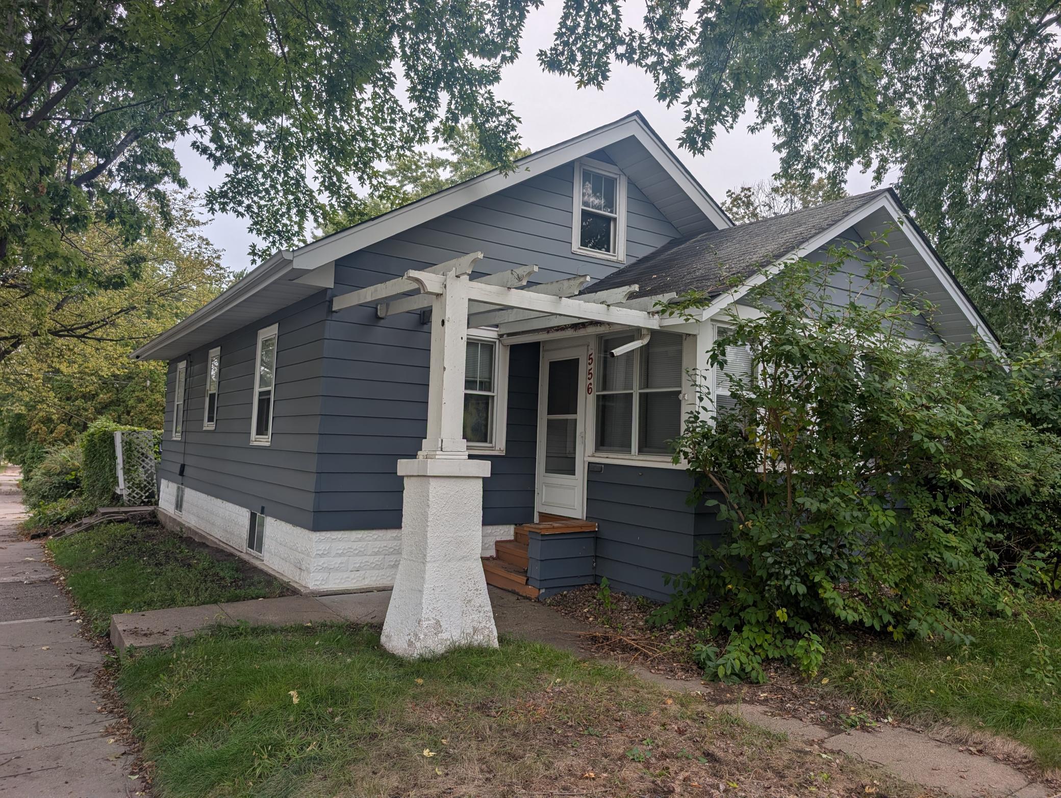 556 11th Avenue N Property Photo 1