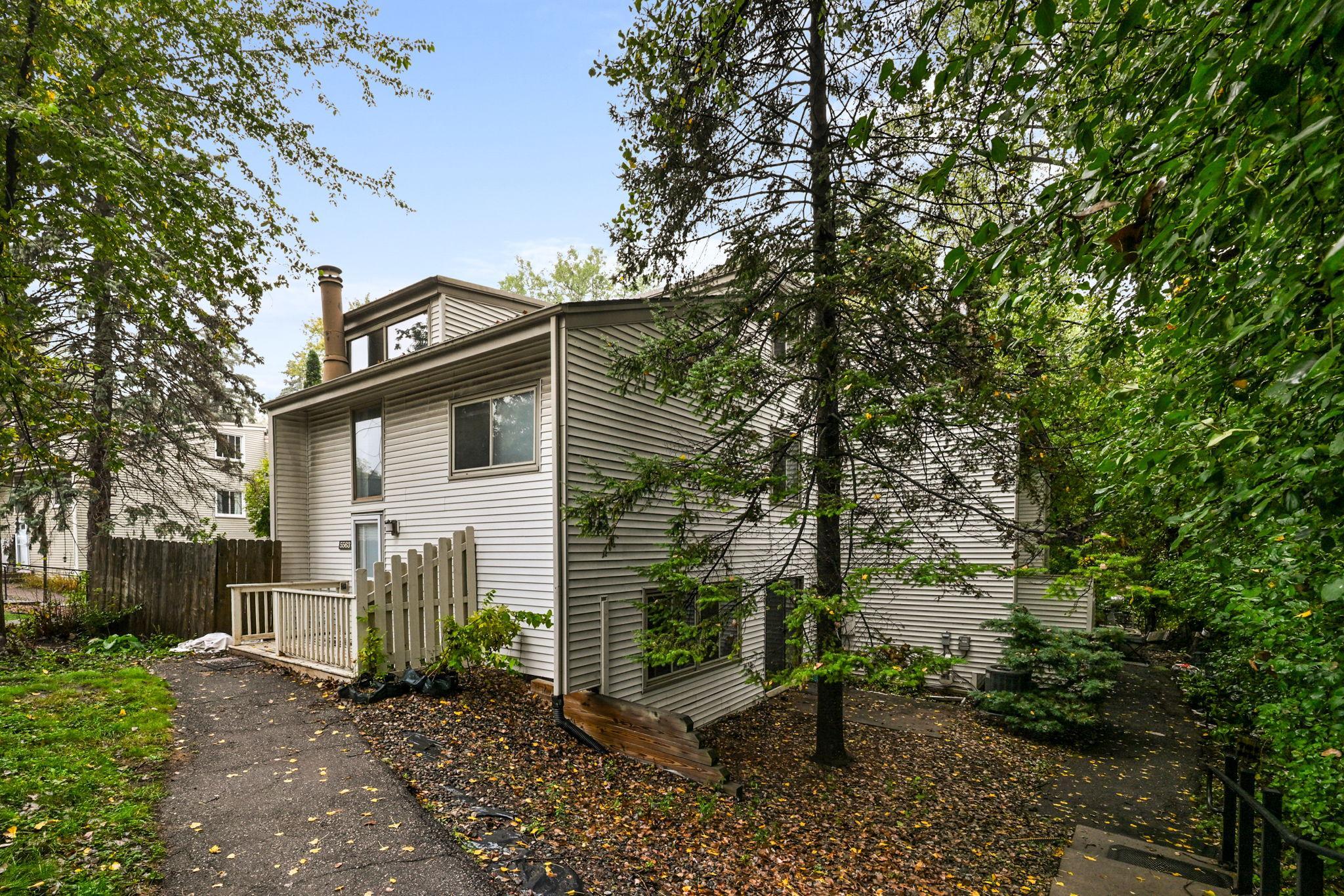5563 E Bavarian Pass Property Photo 1