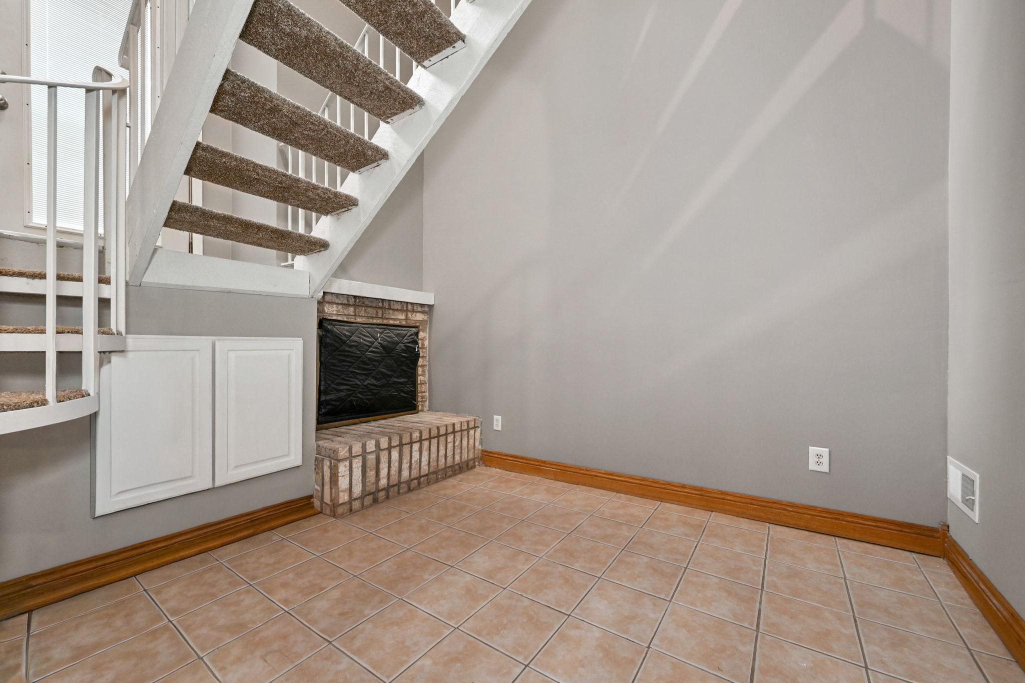 5563 E Bavarian Pass Property Photo 4