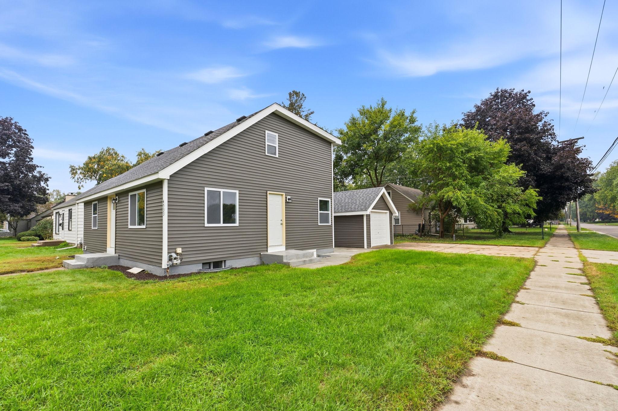 4533 Welcome Avenue N Property Photo 4