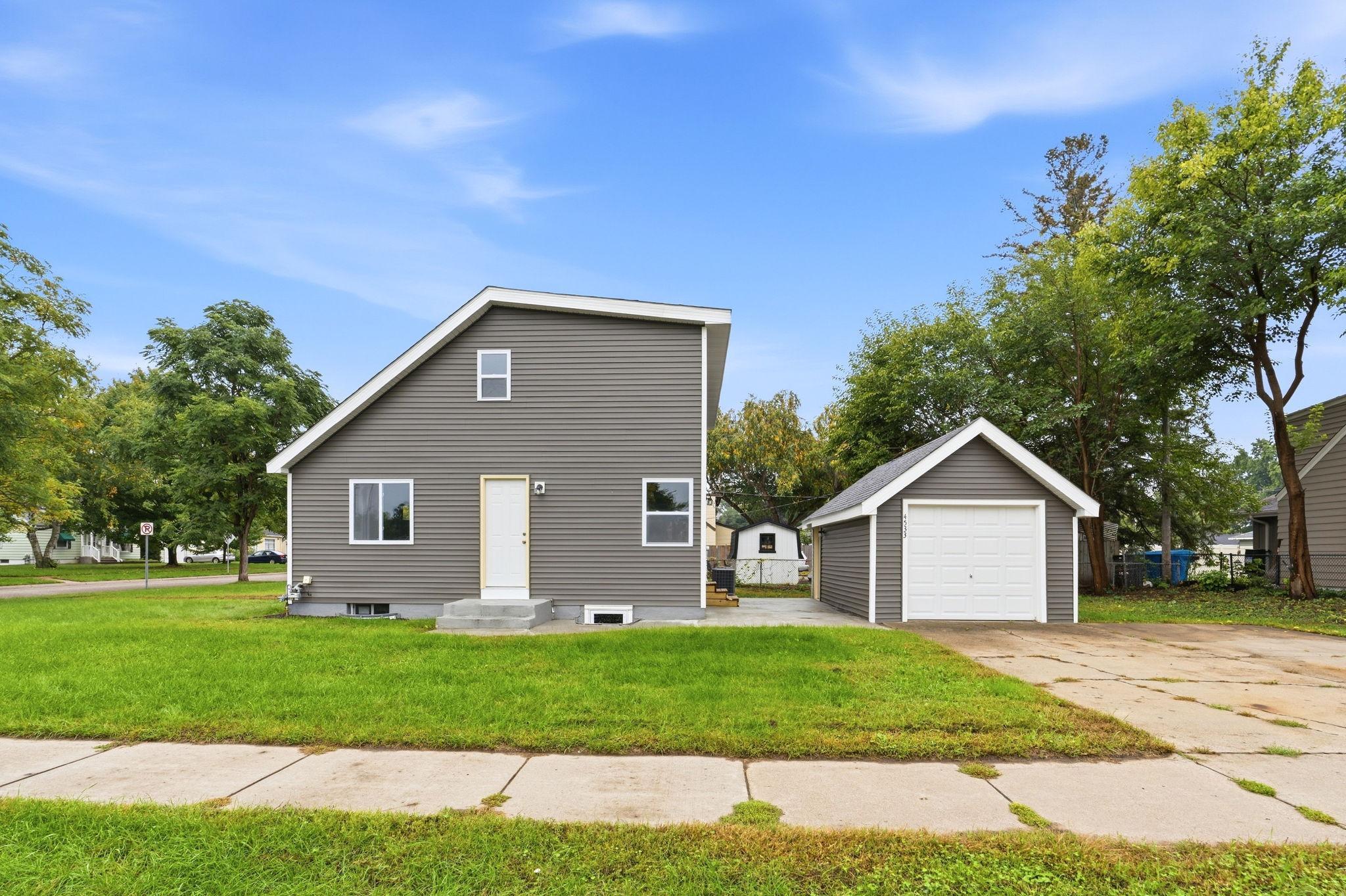 4533 Welcome Avenue N Property Photo 5