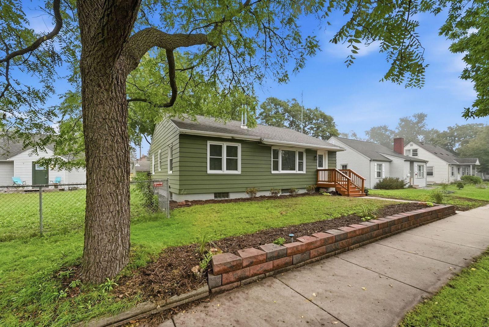 1020 15th Avenue S Property Photo 2