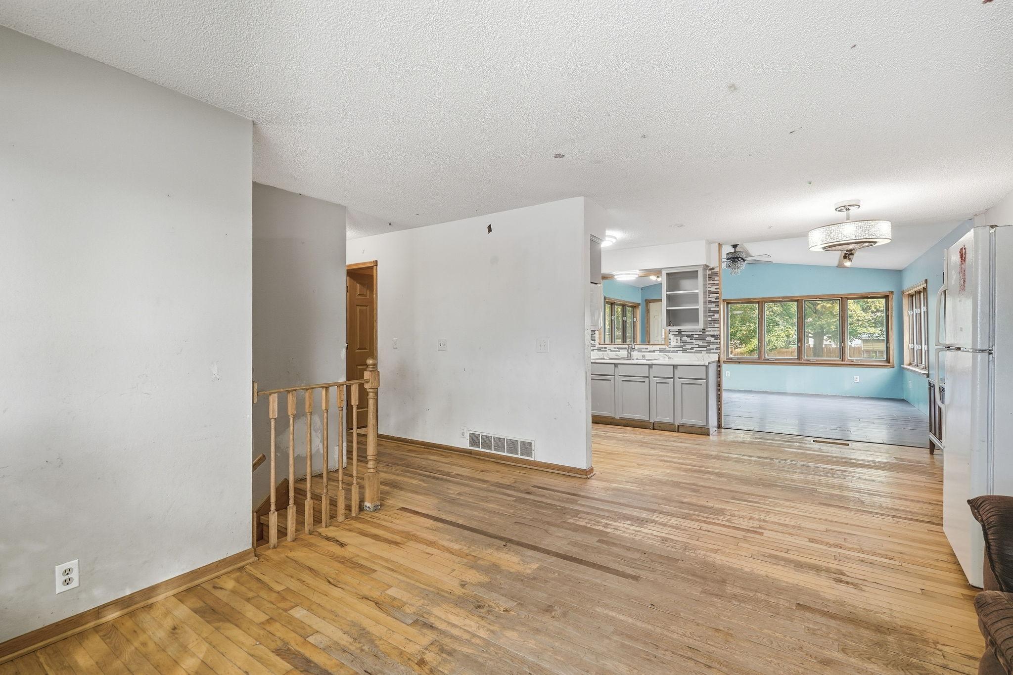 610 4th Street W Property Photo 2