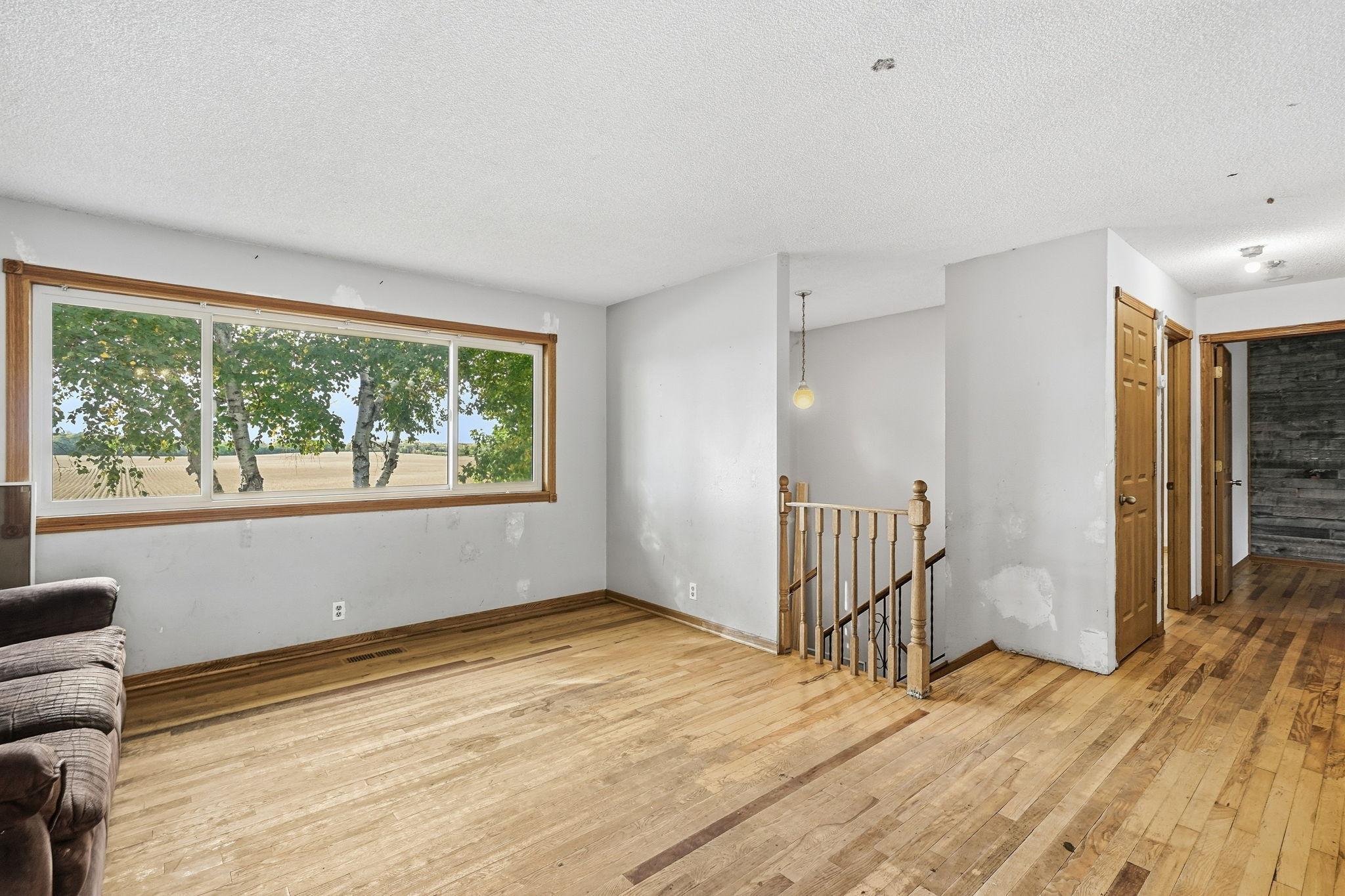 610 4th Street W Property Photo 3