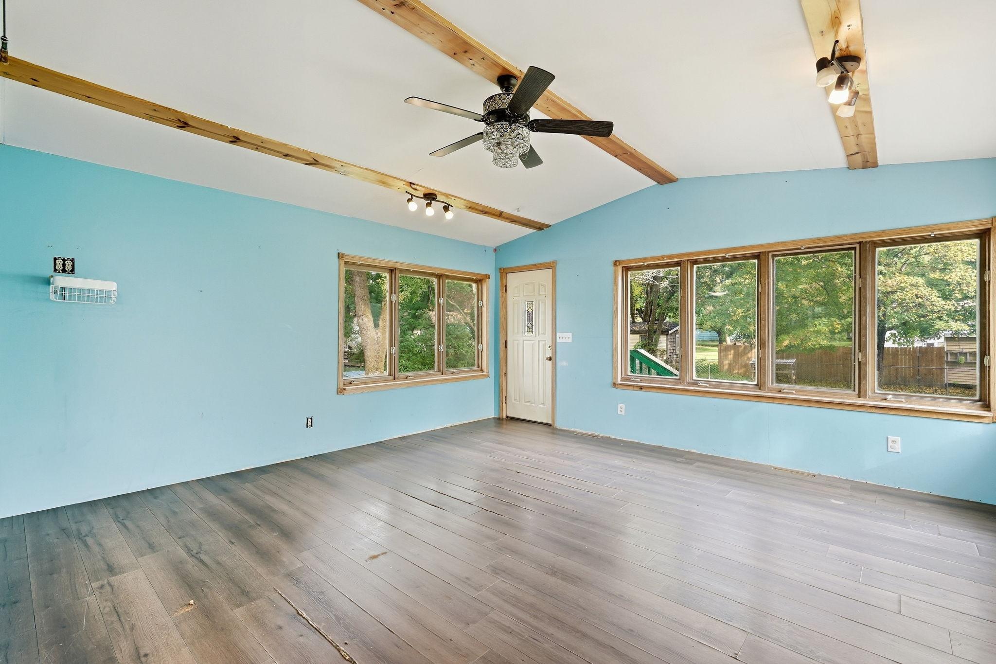 610 4th Street W Property Photo 4