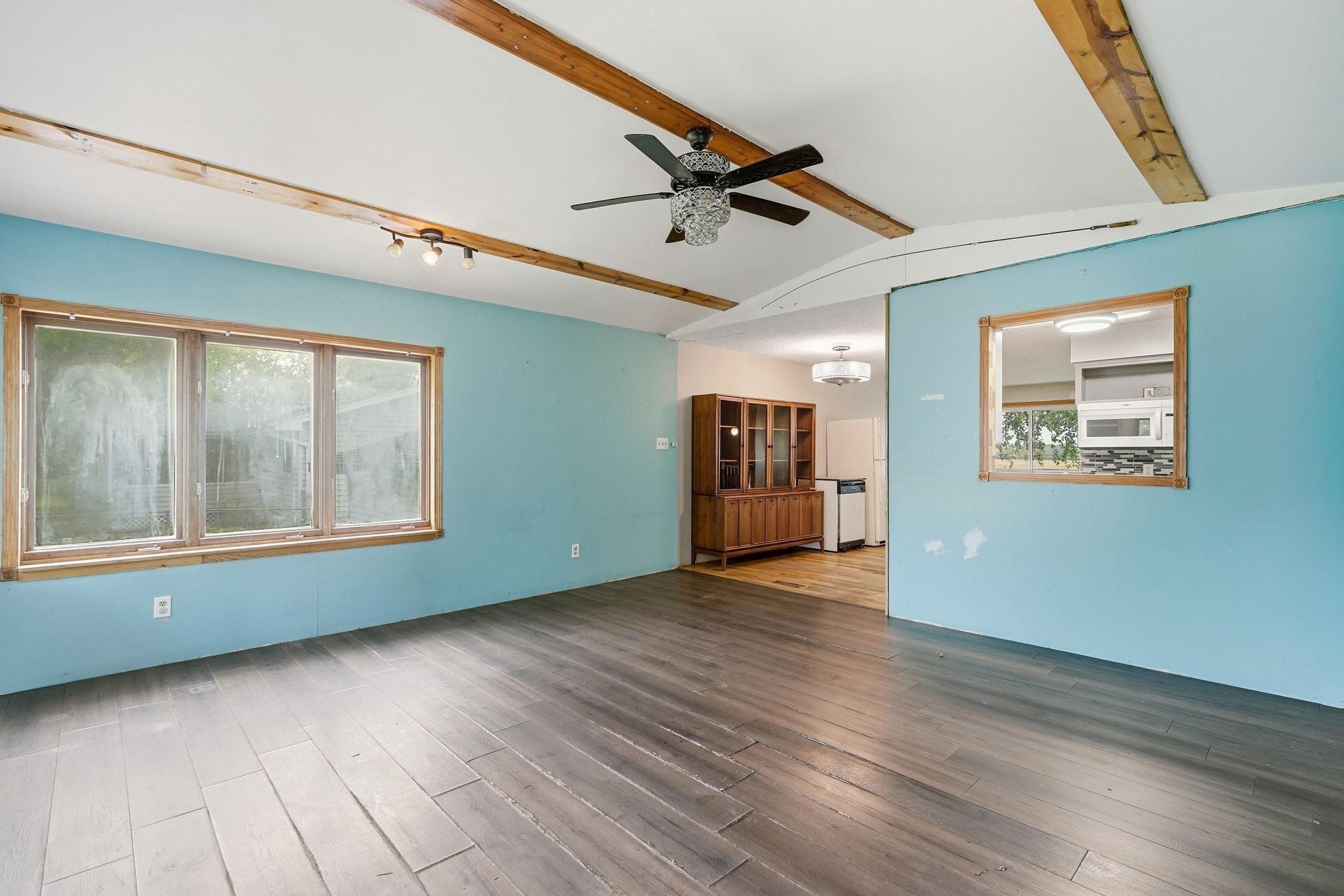 610 4th Street W Property Photo 5