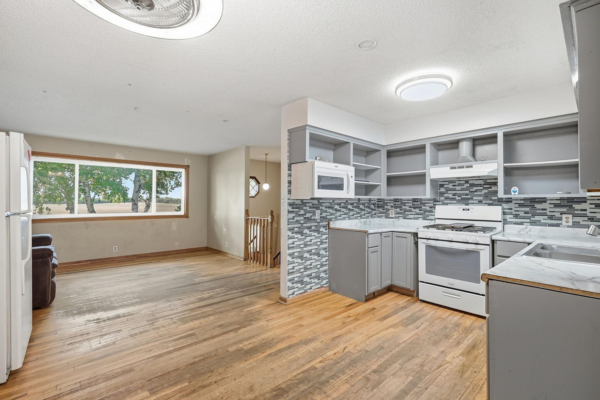 610 4th Street W Property Photo 9