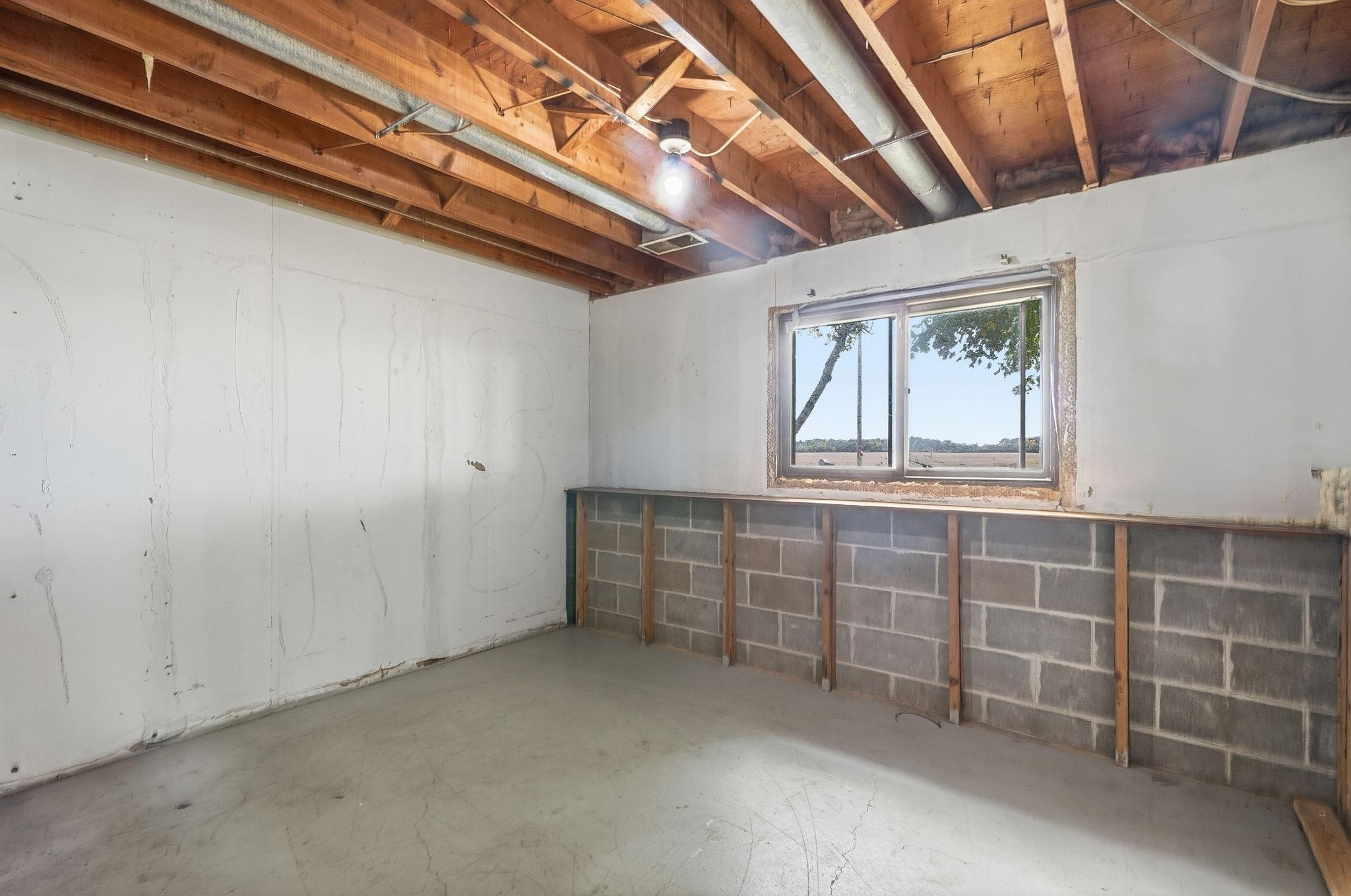 610 4th Street W Property Photo 26