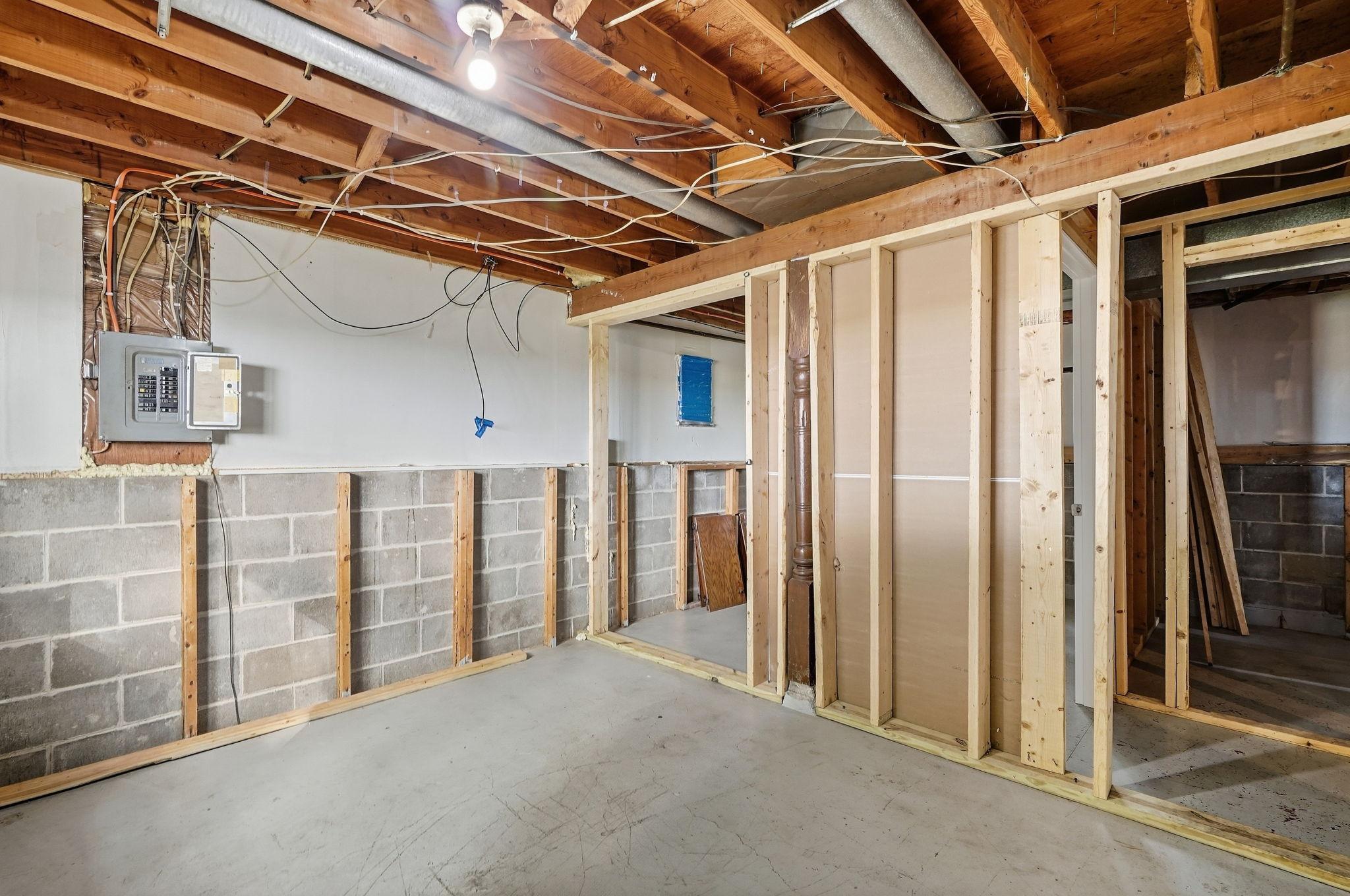 610 4th Street W Property Photo 28