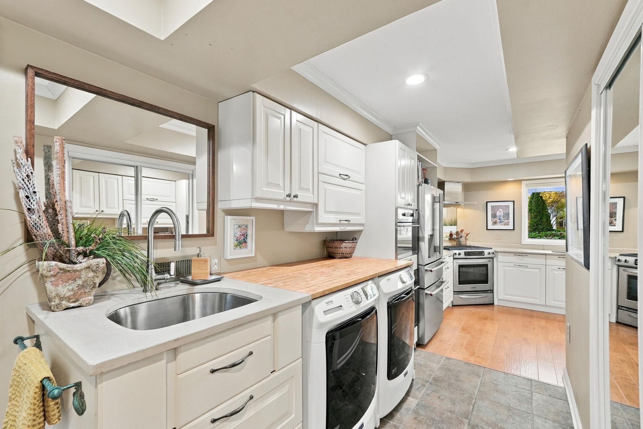 6109 Tingdale Avenue Property Photo 4