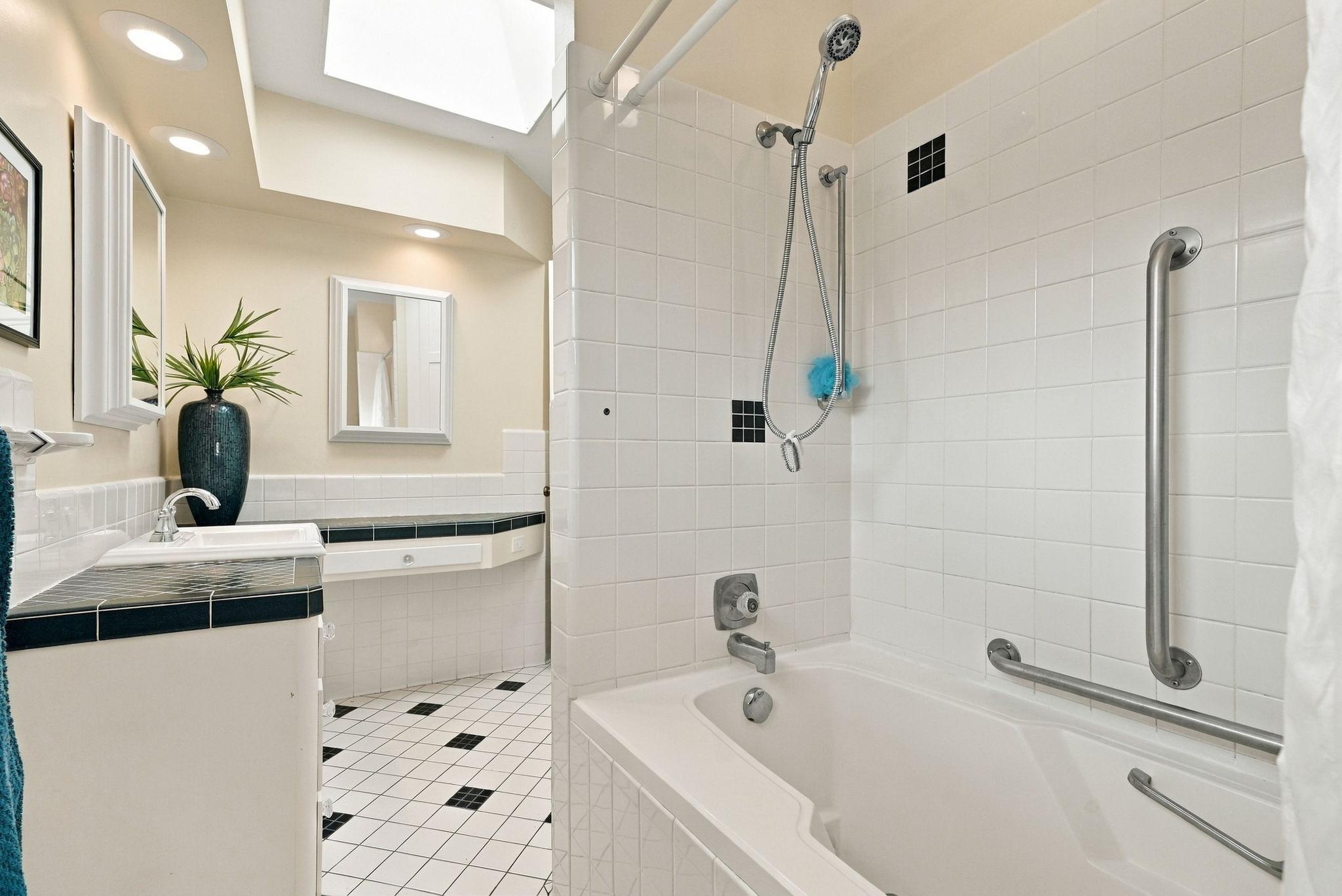 6109 Tingdale Avenue Property Photo 70