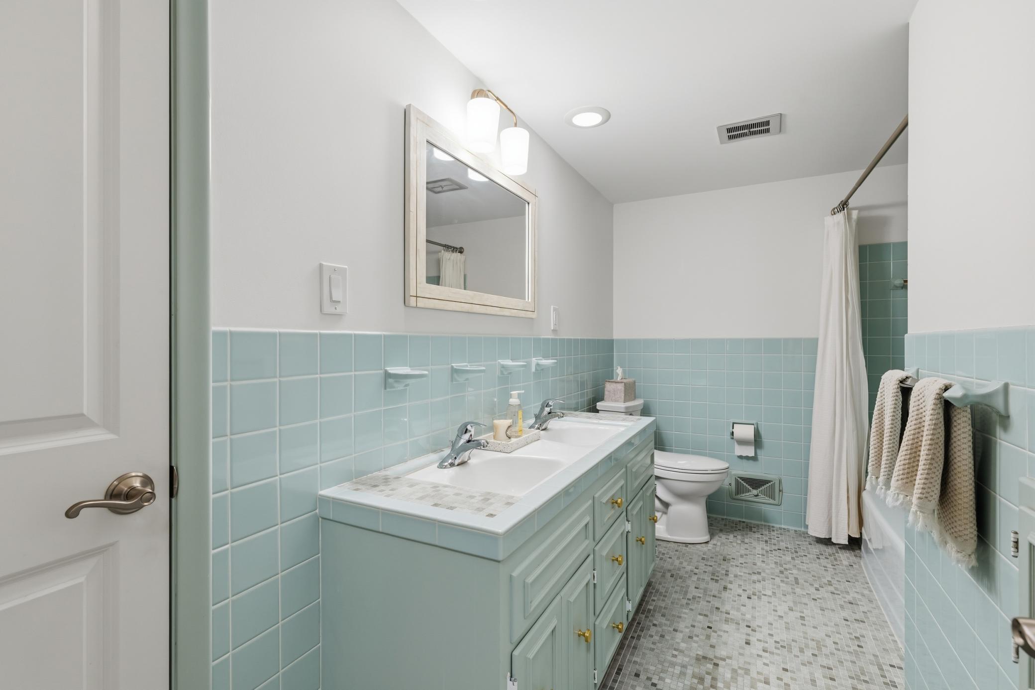 7132 Glouchester Avenue Property Photo 37