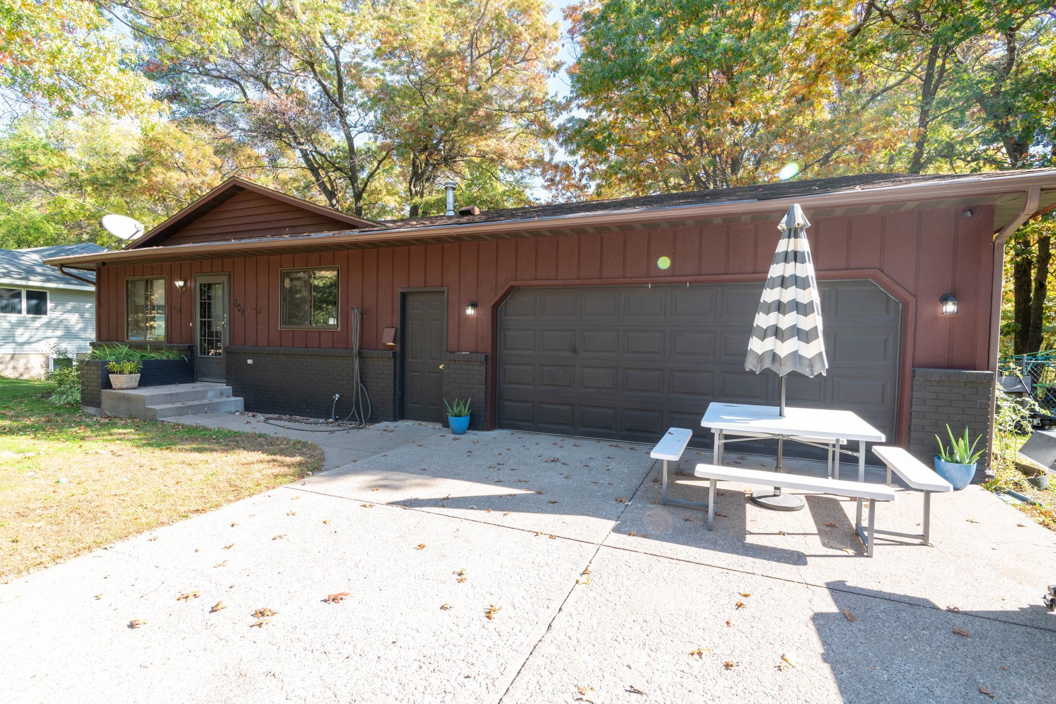 908 9th Street Ne Property Photo 1