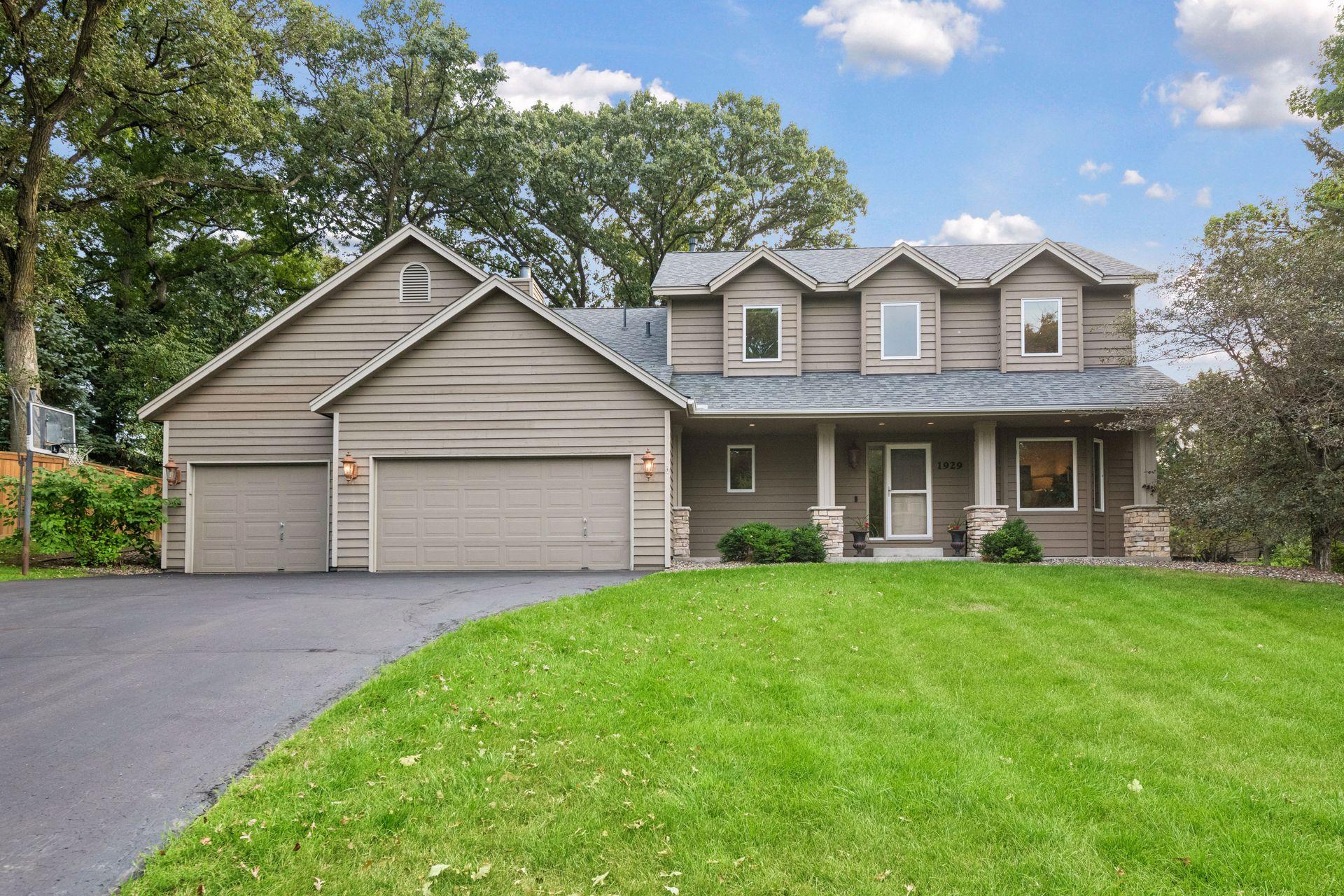 1929 Woodstone Drive Property Photo 1
