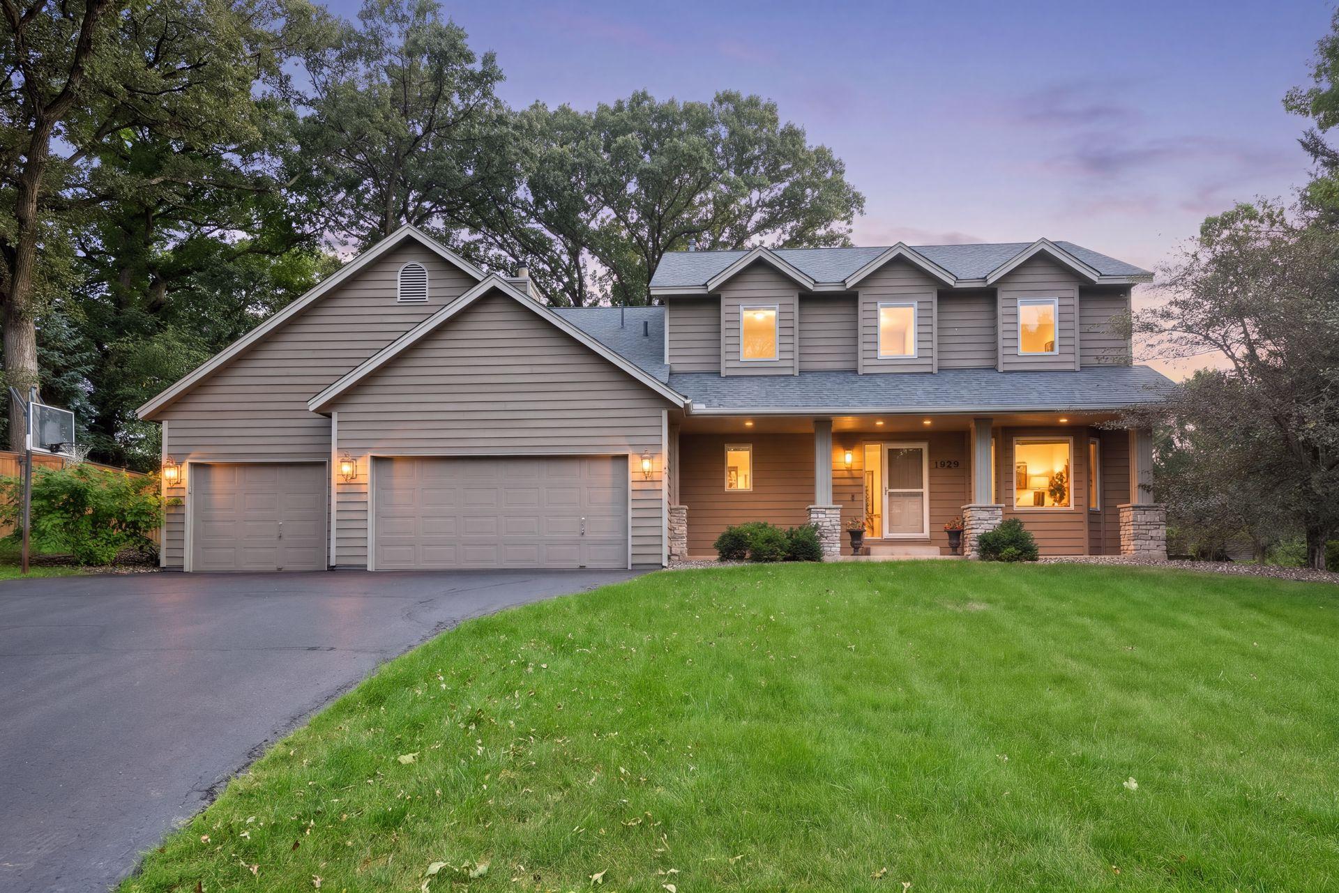 1929 Woodstone Drive Property Photo 1