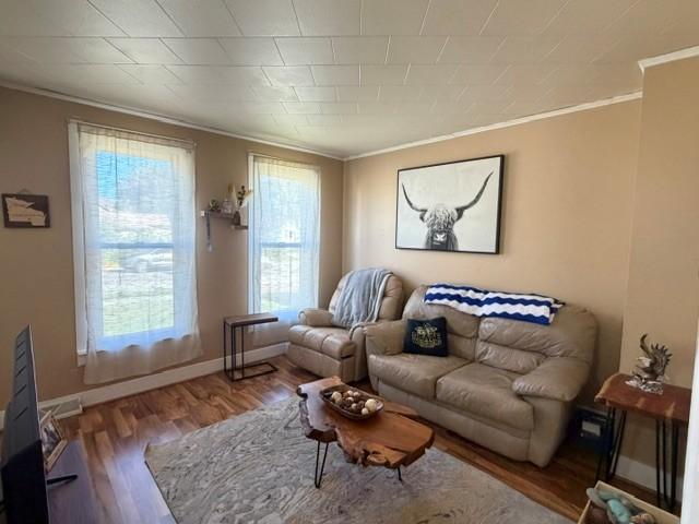 825 W 5th Street Property Photo 3